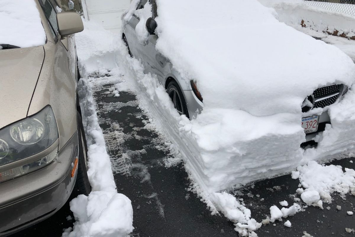Safely cleared residential parking space and vehicles after professional snow removal by Snow Removed